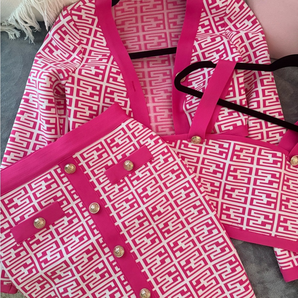 Pink and White Geometric Patterned Set